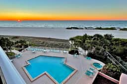 5th floor condo with unobstructed views heated pool hot tub gym and sauna - Image 2
