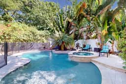 Brand New Luxury Home w Pool Spa Washer Dryer and Gourmet Kitchen - Image 2