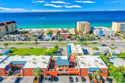 Dog friendly condo with pool fitness area balcony fast WiFi and WD - Image 2