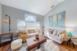 Gorgeous oasis with pool patio central AC WD and close to the beach - Image 2