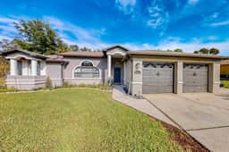 Gorgeous oasis with pool patio central AC WD and close to the beach