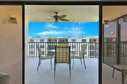Light and airy condo with balcony pool hot tub and beach access