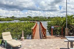 Lovely waterfront townhouse with pool fast WiFi central AC and washer dryer - Image 2