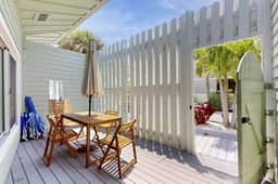 Enchanting condo with full kitchen enclosed yard and washer dryer - Image 2