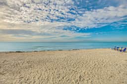Oceanfront Gem w Pool Hot Tub and Stunning Views Covered Parking