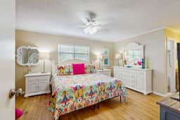 Intracoastal gem with kayaks paddleboards and pool access walk to beach