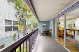 Intracoastal gem with kayaks paddleboards and pool access walk to beach