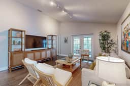 Fully renovated family friendly with covered patio hot tub central location - Image 2