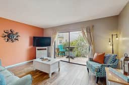 Snowbird Friendly Townhouse with WiFi and Central AC - Image 2