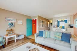 Snowbird Friendly Townhouse with WiFi and Central AC