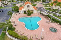 Beautiful condo near beaches and activities with pool access and golf course view - Image 3