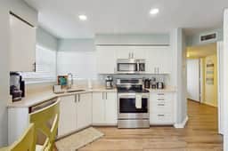 Beautiful condo near beaches and activities with pool access and golf course view - Image 4