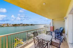 Waterfront Condo w WiFi Washer Dryer and Central AC Snowbird Friendly - Image 2