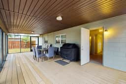 Cozy home with screened lanai foosball and fenced yard