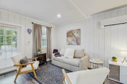 Dog friendly cottage near downtown Tampa and attractions with central AC and WD