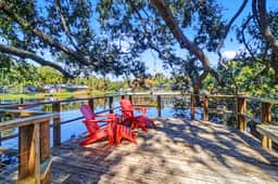 Cozy Lakefront Retreat Near Gulf Beaches & Dining - Image 2
