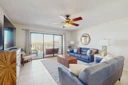 Snowbird friendly beachfront condo with pool tennis and AC dog friendly