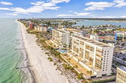 Fun and Bright Beachfront Condo W Shared Pool Pool Spa Gulf View and Free WiFi - Image 2