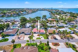 Coastal Escape Near Beaches & Downtown - Image 2