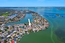 Coastal Escape Near Beaches & Downtown - Image 5