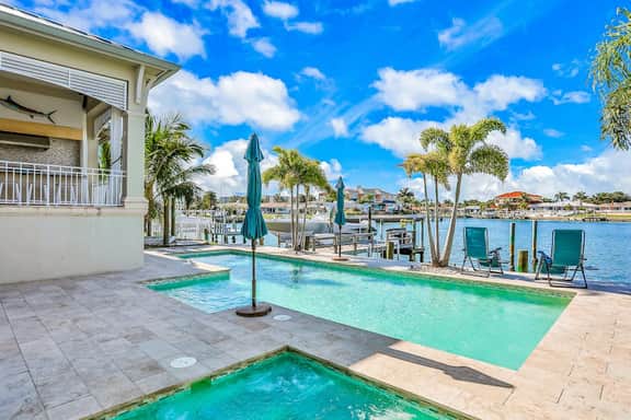 Exquisite Clearwater Retreat w Heated Pool Game Room Outdoor kitchen and Kayaks - Image 2