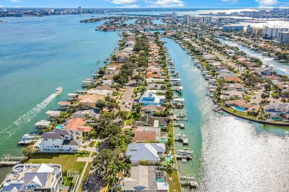 Exquisite Clearwater Retreat w Heated Pool Game Room Outdoor kitchen and Kayaks