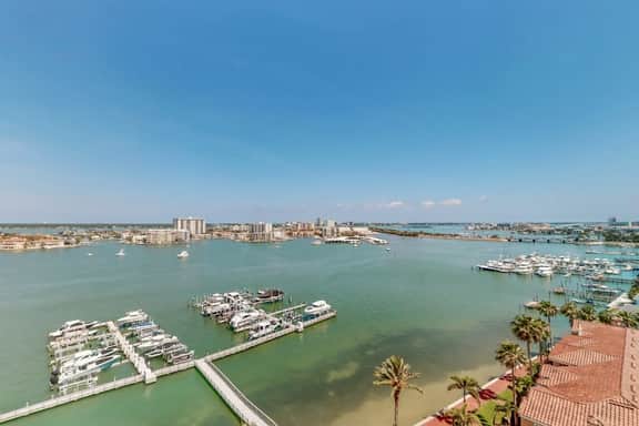 Luxury stunning waterfront condo Central AC pool snowbird friendly - Image 2