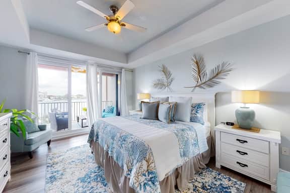 Beautiful condo minutes form beach with WiFi AC and pool One dog OK