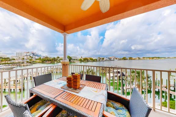 Beautiful condo minutes form beach with WiFi AC and pool One dog OK - Image 2