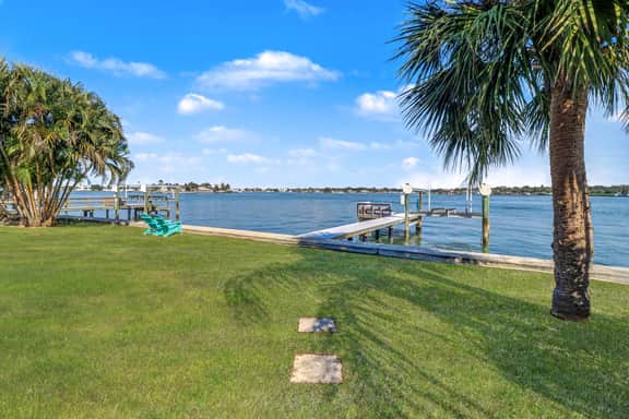 Waterfront home with deck garden WiFi and central AC dog friendly - Image 3