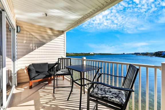 Waterfront condo with shared heated pool and splendid views Dogs ok - Image 2