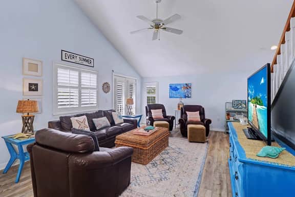 Dog Friendly Home with High Speed WiFi and Central AC Snowbird Friendly