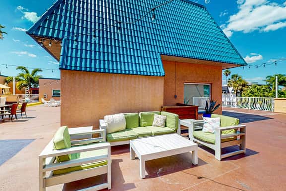 Dog friendly condo with pool fitness area balcony fast WiFi and WD