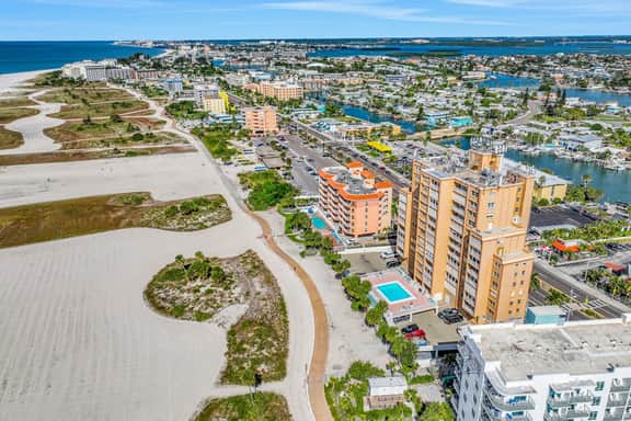 Family and dog friendly steps to the Gulf and beaches shared putting green AC