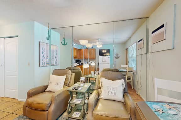 Charming Gulf front condo with views of Belleair Beach with central AC