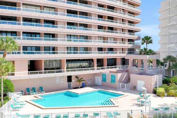 Luxe penthouse with balcony sweeping views heated pool spa hot tub and gym - Image 2