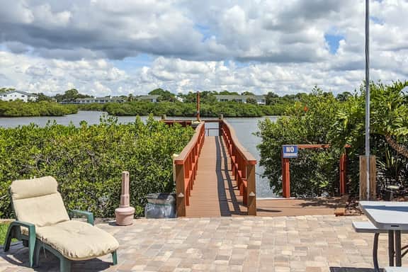 Lovely waterfront townhouse with pool fast WiFi central AC and washer dryer - Image 2