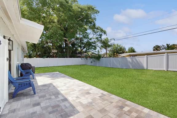 Dog friendly getaway with enclosed yard central AC and WD snowbirds OK