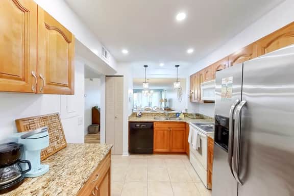Coastal condo with beach and pool access balcony WD central air and water views - Image 2