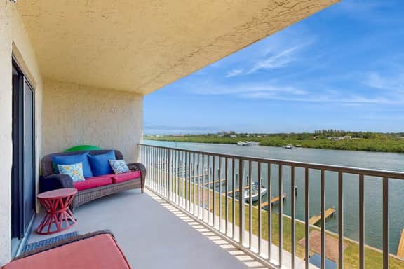Intracoastal perch across from the beach with heated pool dock and pickleball - Image 2