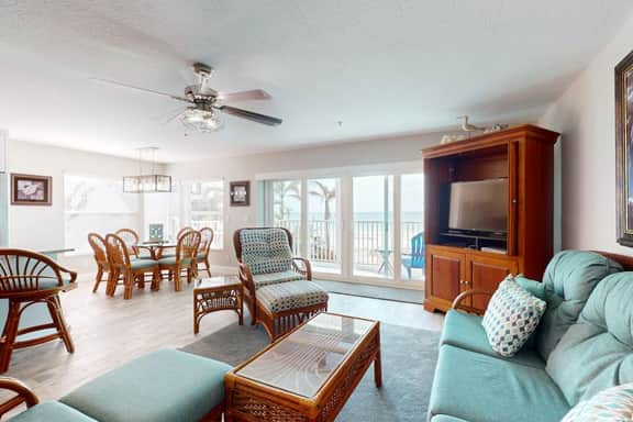 Oceanfront Gem w Pool Hot Tub and Stunning Views Covered Parking - Image 2