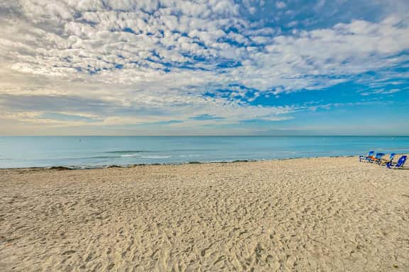 Oceanfront Gem w Pool Hot Tub and Stunning Views Covered Parking