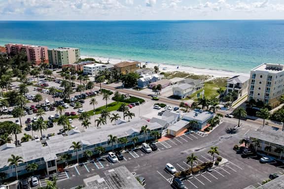 1st floor condo with private dock easy beach access heated pool and patio - Image 2