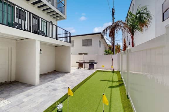 Spacious and dog friendly close to the Gulf and beaches AC WIFI and WD