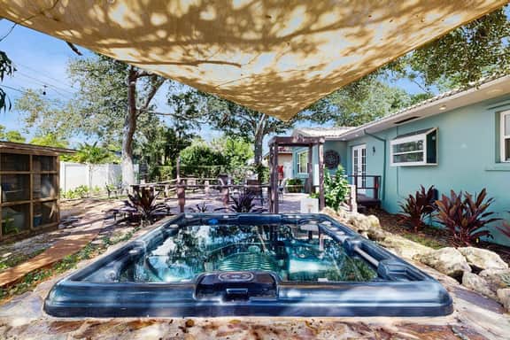 Charming home very close to the beach with a spacious and private yard and hot tub
