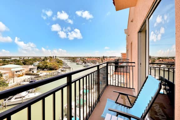 Bay front condo shared pool and hot tub right next to the beach
