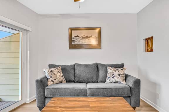 Charming Gulf front condo with balcony full kitchen central AC and WD