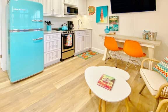 Retro chic beachfront studio mere steps from sand grilling area and shuffleboard