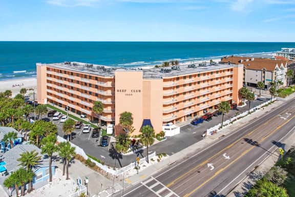 Bright and recently redone condo hot tub pool and tennis direct beach access - Image 2