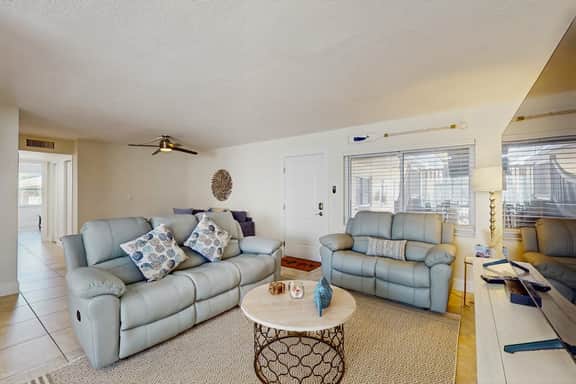 Ground floor getaway with a heated pool and central AC walk to the beach - Image 2